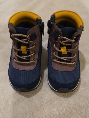 Old Navy Navy and Brown Kids Hiking Boots with Yellow Accents